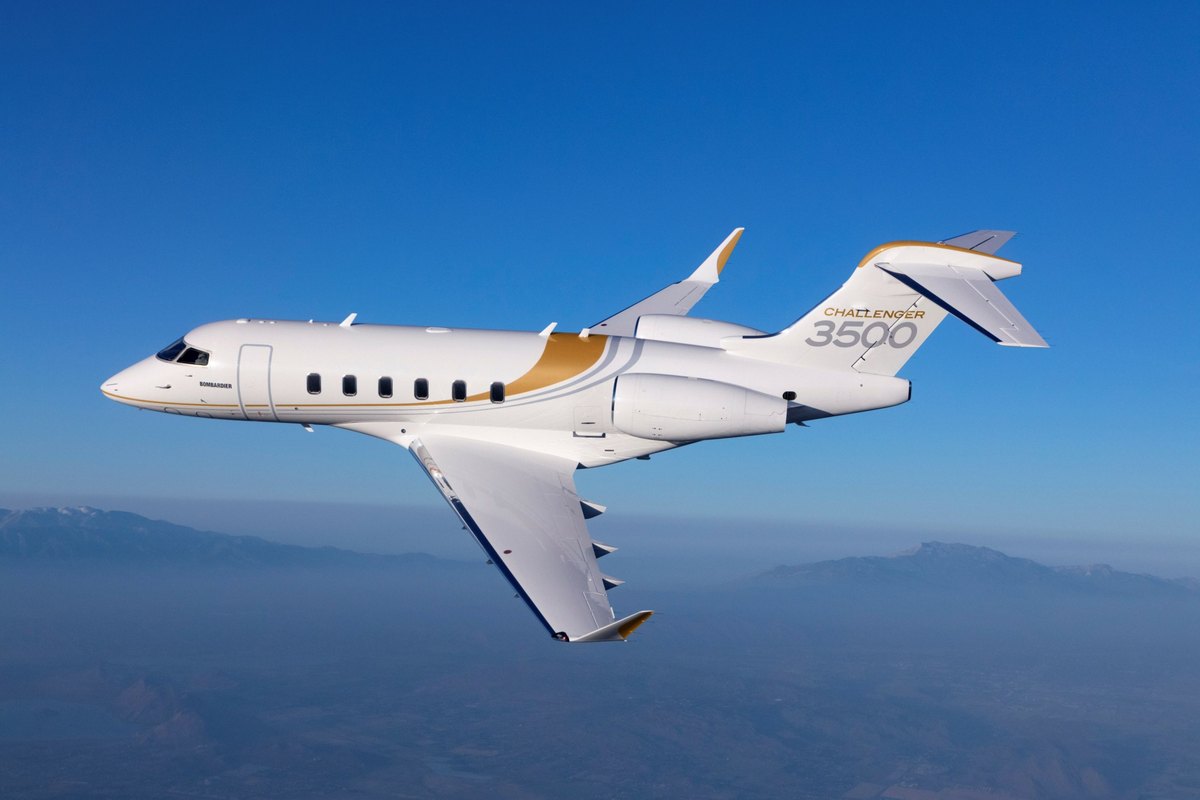 Bombardier Challenger 3500 super midsize jet in flight
